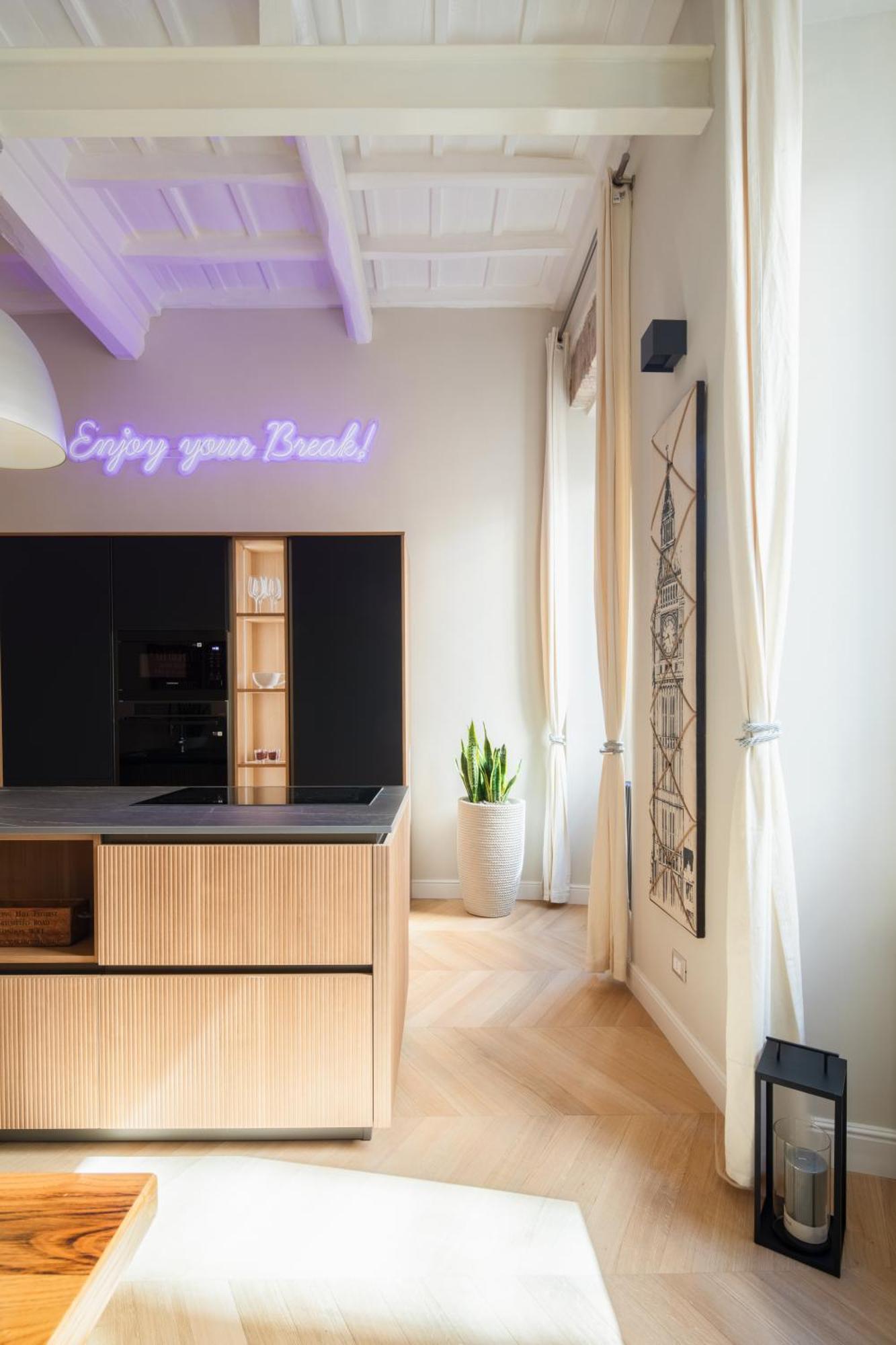 The Break Apartment Rom